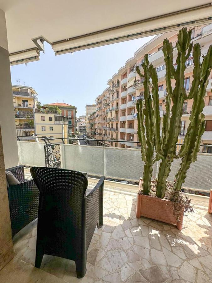 Super Elegante Napoli Centro Con Posto Auto E Wifi Veloce Apartman Kültér fotó